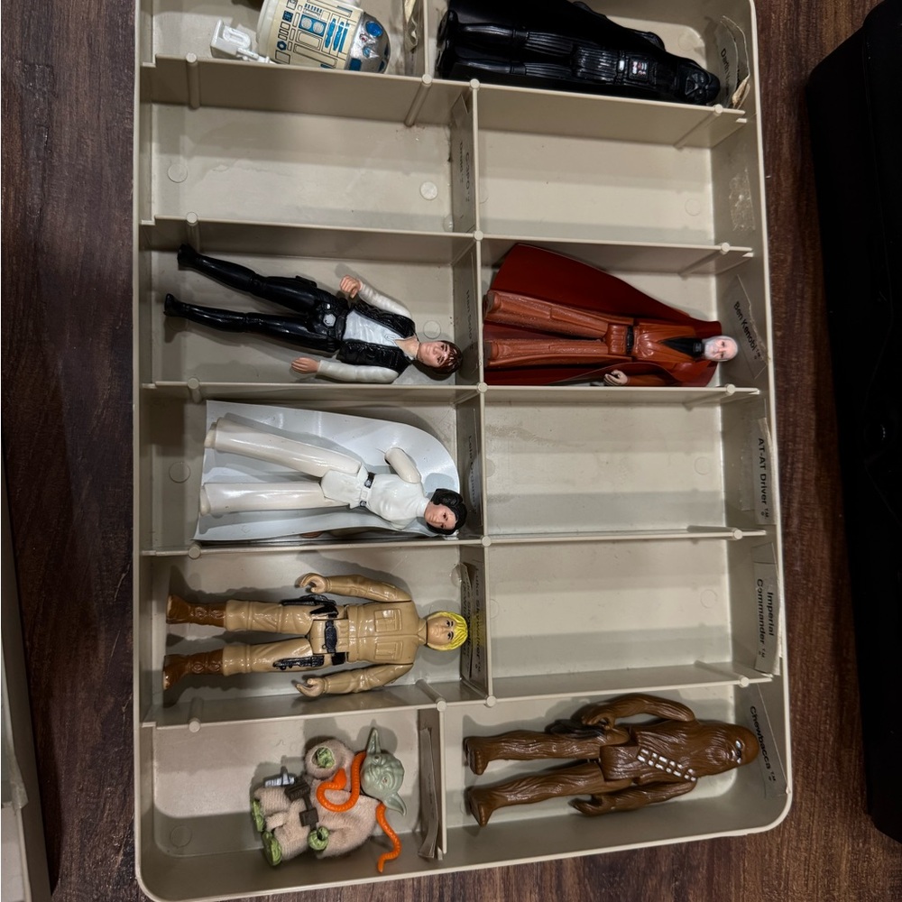 Star Wars Empire Strikes Back case with 10 action figures. - Picture 7 of 7